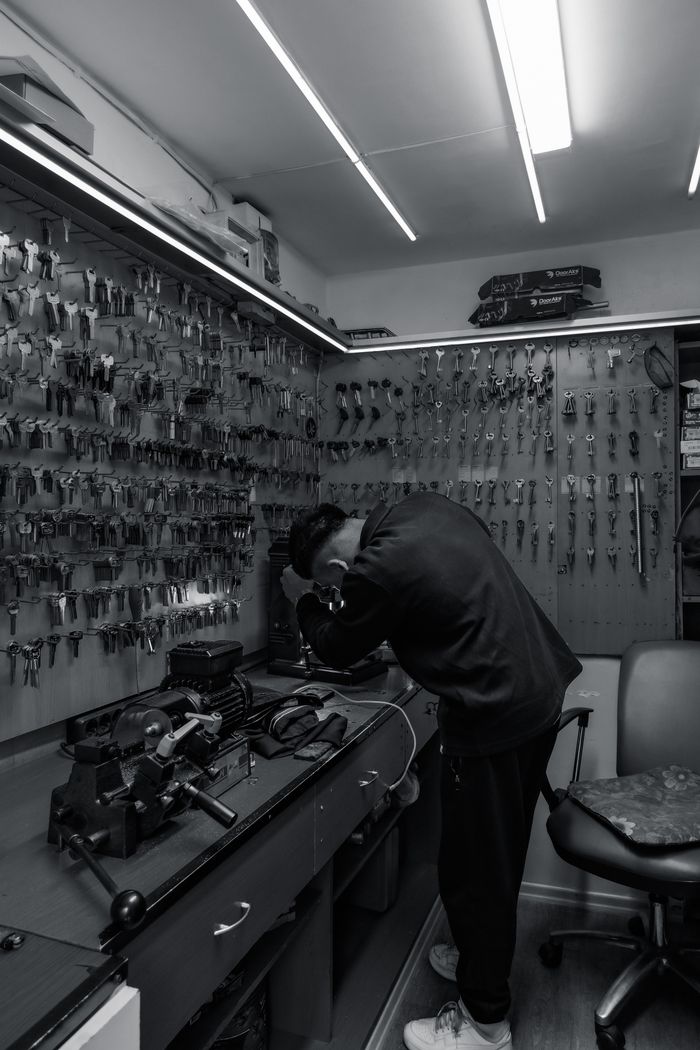 portfolio-01 A locksmith at work in a shop full of keys in İstanbul, Türkiye.