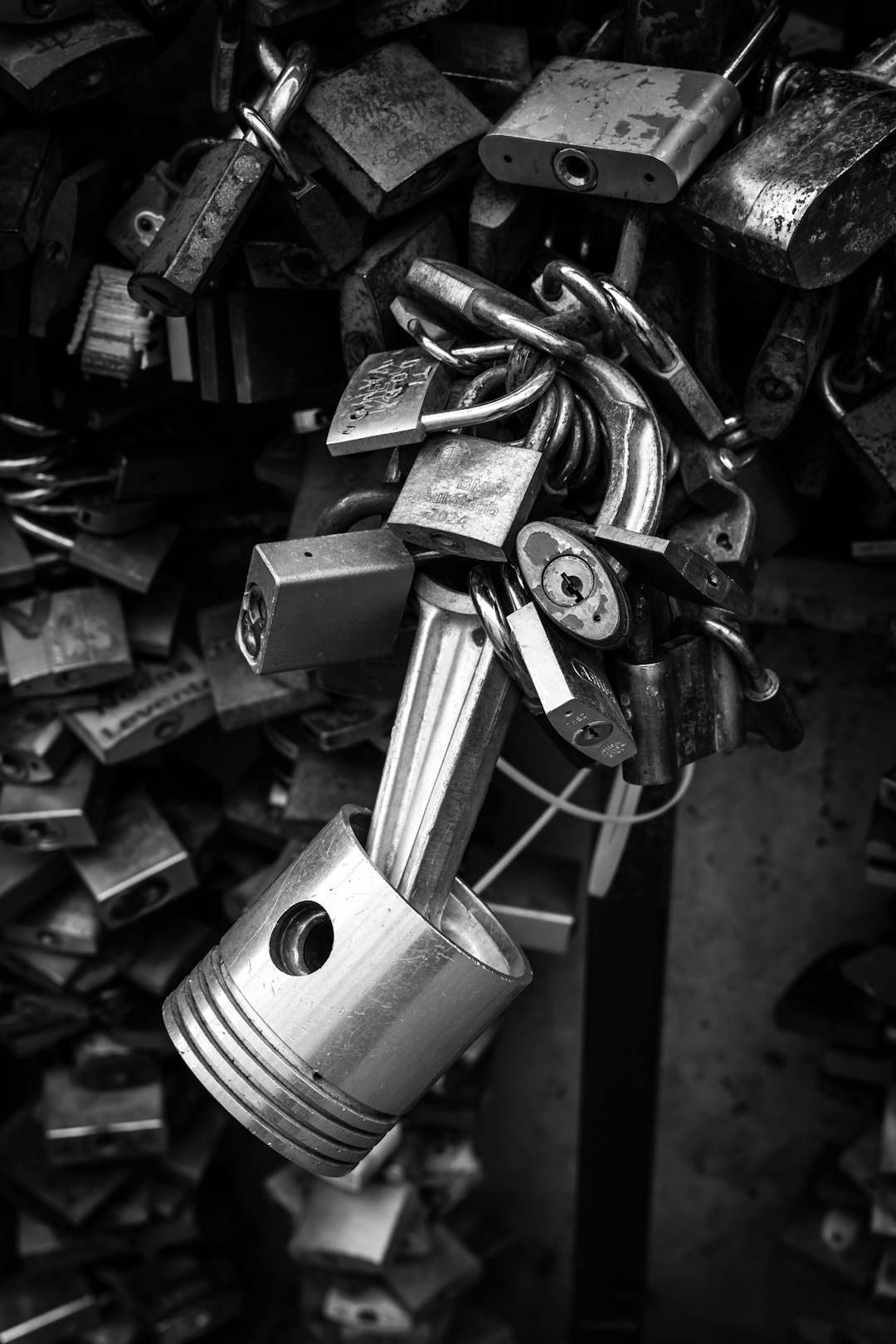 portfolio-05 padlocks-surround-a-piston-in-a-black-and-white-shot-tkzgdwcyrnq